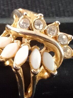 Vintage UNCAS Gold Tone Ring Faux Opal and Clear Rhinestoned Size 8 1/2